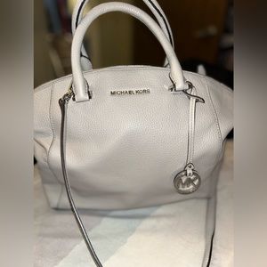 Gorgeous in gray 🩶